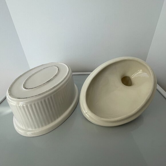 Vintage Covered White Ceramic Duck Serving Dish - Picture 8 of 10